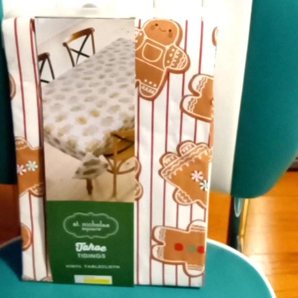 Christmas Tablecloth NWT - Picture 1 of 6